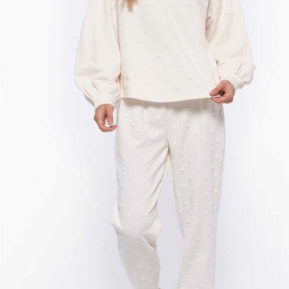 White 2 piece dot sweatshirt set - Picture 4 of 5